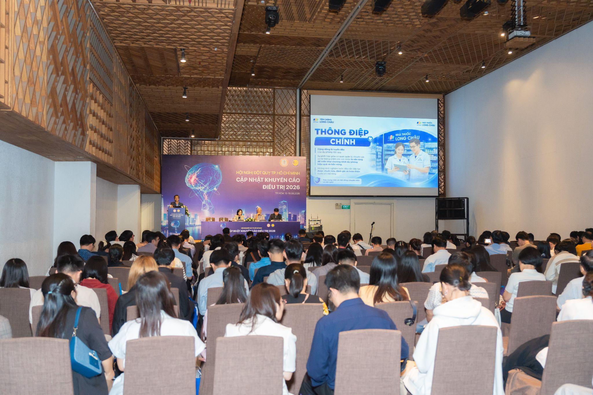 Long Châu chung tay cùng ngành y tế mở rộng các hoạt động tầm soát đột quỵ, quản lý các yếu tố nguy cơ trong cộng đồng, nâng cao nhận thức người dân về chăm sóc sức khoẻ chủ động.