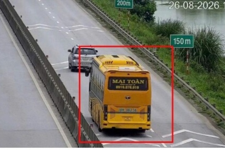 Cục CSGT lên tiếng về các tình huống không giữ khoảng cách an toàn trên cao tốc