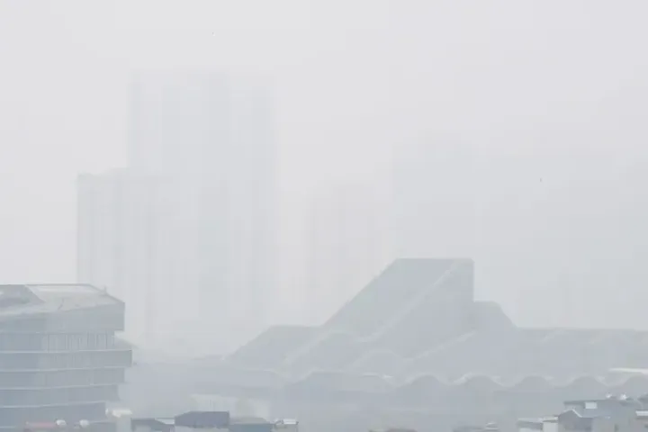 Hà Nội mù mịt trong ngày ô nhiễm không khí đứng thứ hai thế giới