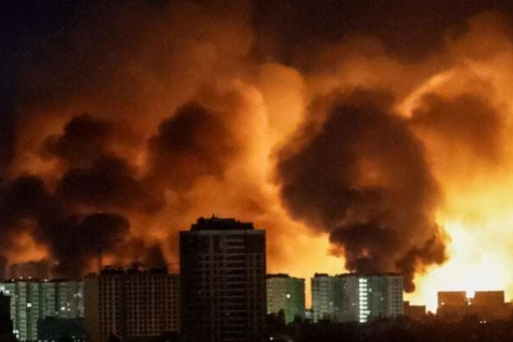  " Bão lửa "  dội xuống Kiev: Tên lửa Nga cùng hàng trăm  " sát thủ trên không "  xé toang bầu trời thủ đô Ukraine