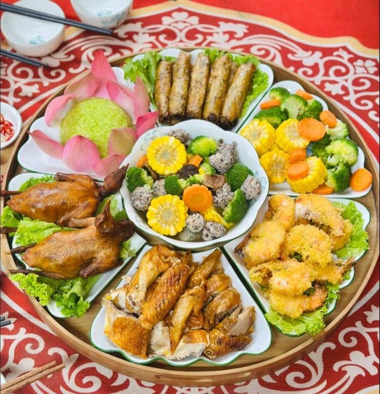 Mâm cúng lễ Vu Lan ngập sắc hoa sen của cô giáo Hà Nội - 2