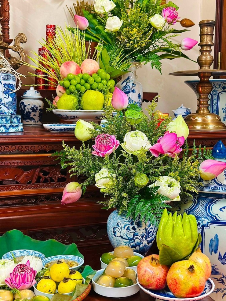 Mâm cúng lễ Vu Lan ngập sắc hoa sen của cô giáo Hà Nội - 3