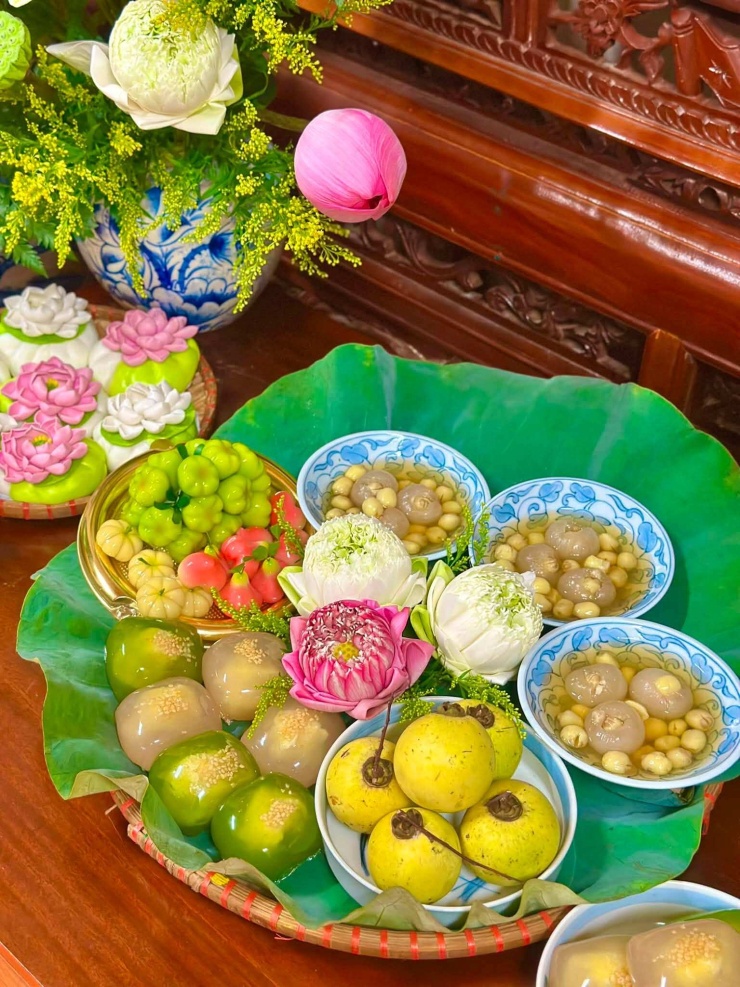 Mâm cúng lễ Vu Lan ngập sắc hoa sen của cô giáo Hà Nội - 5