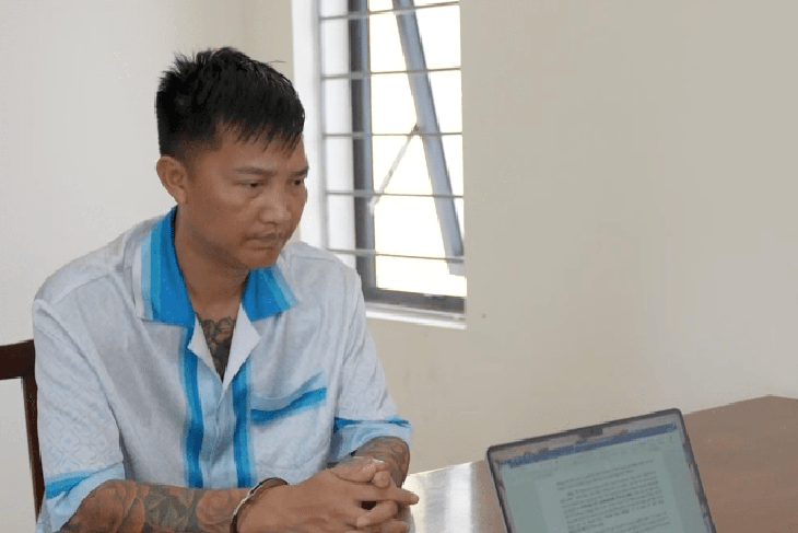 Huấn Hoa Hồng tại cơ quan công an (ảnh VTV).