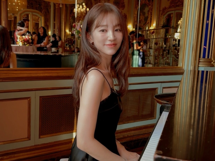 Yoon Eun Hye bị chê 'mặc váy như đồ ngủ' dự cưới - 5