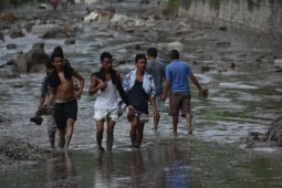 Lũ quét tại Nepal - Tây Tạng: Thương vong không ngừng tăng