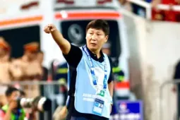 HLV Kim Sang-sik bước chân vào ngôi đền huyền thoại Đông Nam Á
