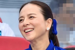 Madam Pang 'sáng bừng trên khán đài Mỹ Đình' dù mặc tối giản
