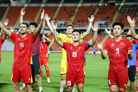 Quang Hải và Đình Bắc chờ "phá lưới" Patrick Lê Giang sau danh hiệu AFF Cup
