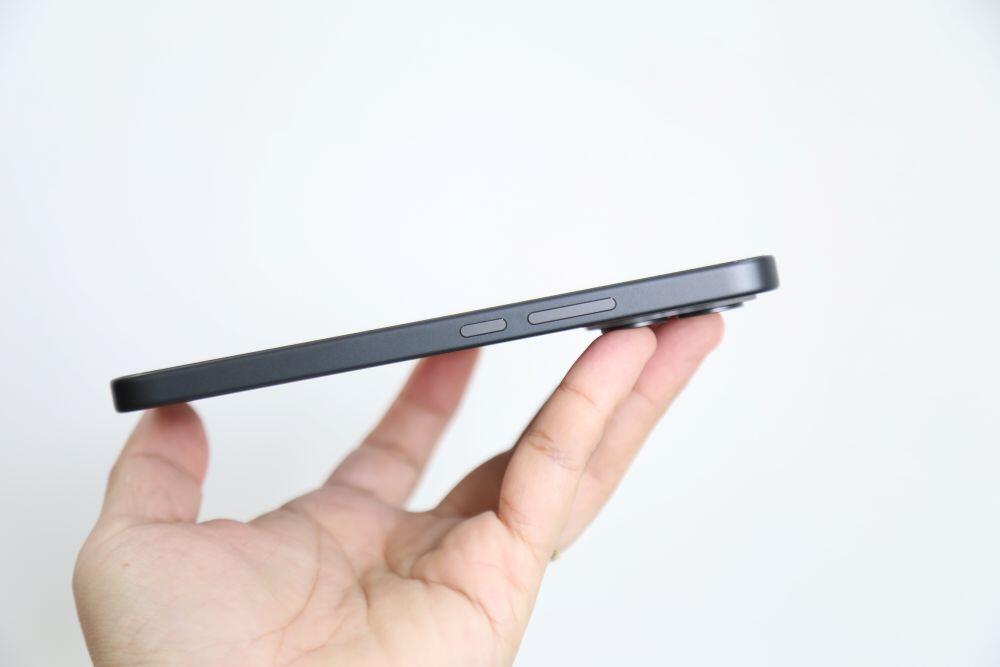 Các cạnh và mặt lưng của&nbsp;Redmi Note 17 Pro Max.