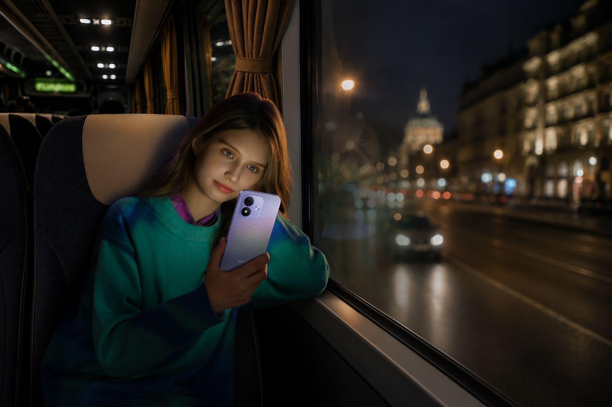 Màn hình lớn 6.99 inch chuẩn FHD+ AMOLED trên bản tiêu chuẩn mang lại không gian hiển thị rộng rãi cùng khả năng bảo vệ mắt hiệu quả