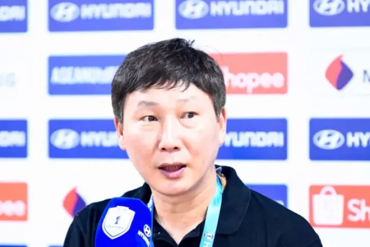 HLV Kim Sang-sik: Rút Đình Bắc khỏi sân ở trận đấu với Singapore để kéo đội tuyển Việt Nam trở lại mặt đất