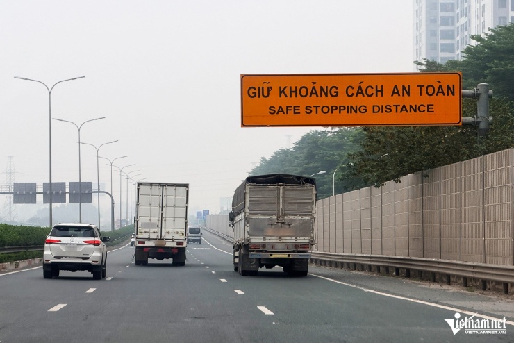 Xe khác tạt đầu, phanh gấp: CSGT có phạt lỗi không giữ khoảng cách? - 2