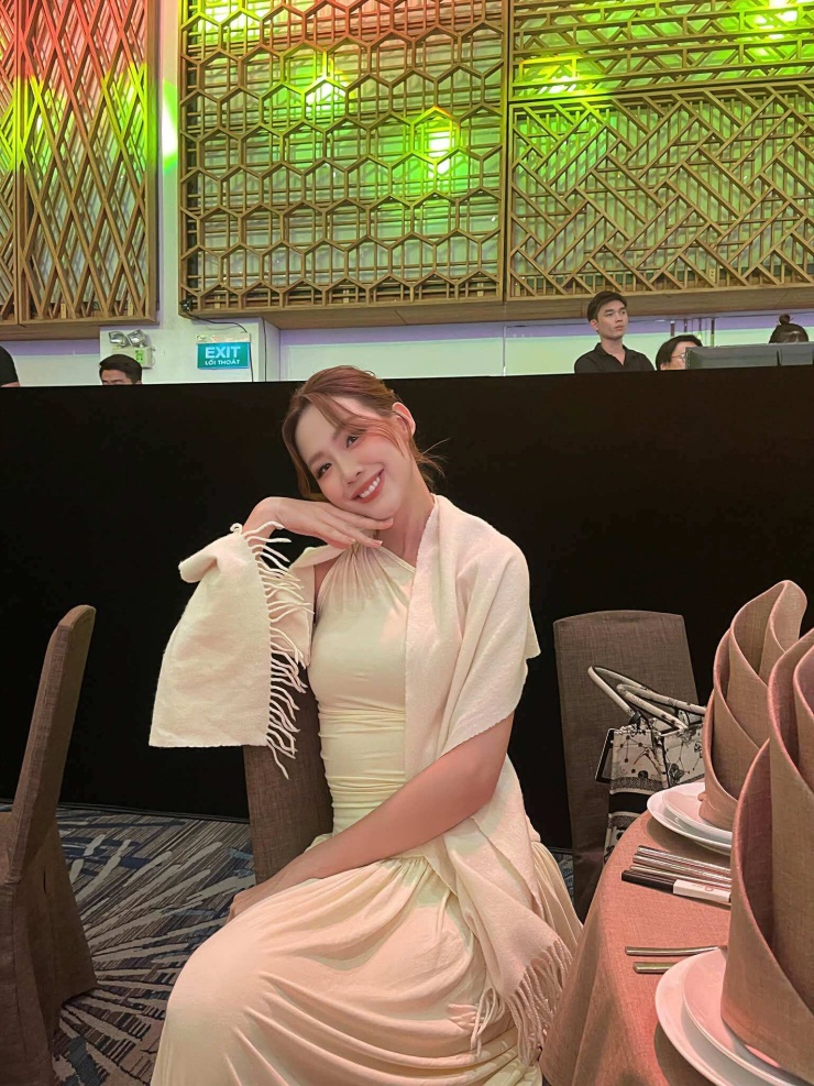 Cô tham gia tổng duyệt chương trình trước đó.