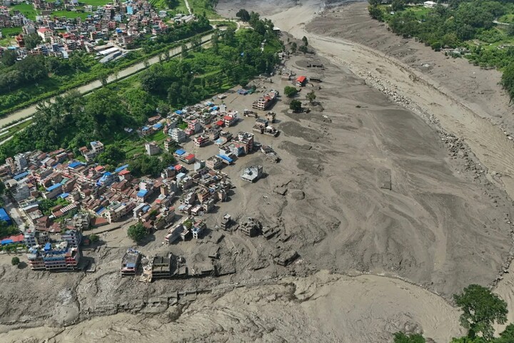 Hàng nghìn người mất tích sau thảm hoạ lũ quét ở Nepal đến từ quốc gia nào? - 1