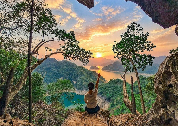 Hồ Mắt Ngọc nhìn từ trên cao. Ảnh: Nguyễn Trọng Cung