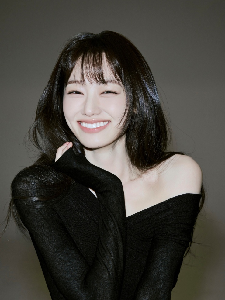 Kang Mina từng từ chối tái hợp cùng các thành viên I.O.I để tập trung hoàn toàn cho sự nghiệp diễn xuất, theo đuổi mục tiêu khẳng định bản thân với tư cách một diễn viên thay vì hoạt động âm nhạc. Ảnh: Instagram kangmina