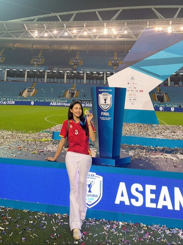 Diện mạo trái ngược của 2 nàng WAGs: Doãn Hải My và Chu Thanh Huyền - 5
