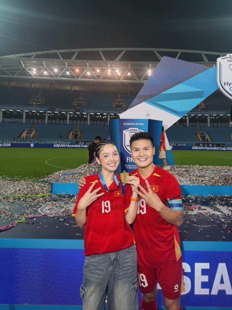 Diện mạo trái ngược của 2 nàng WAGs: Doãn Hải My và Chu Thanh Huyền - 6