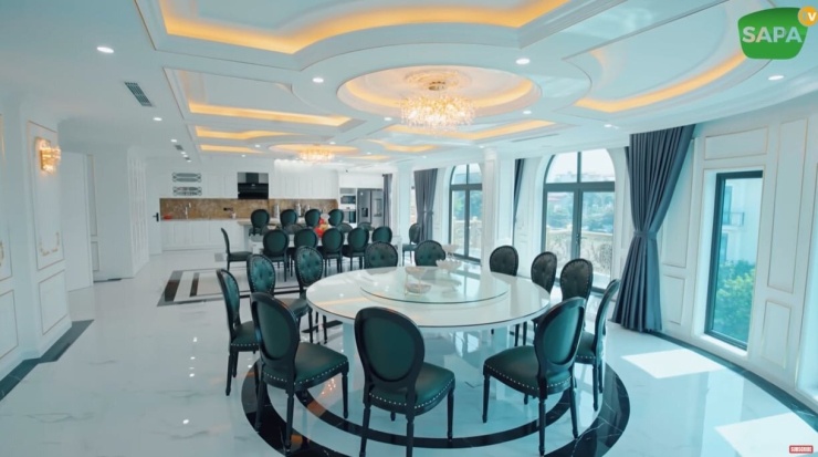 Căn biệt thự có phòng tập gym, phòng hát và phòng ăn riêng vô cùng rộng rãi. Nguồn ảnh: SaPa TV