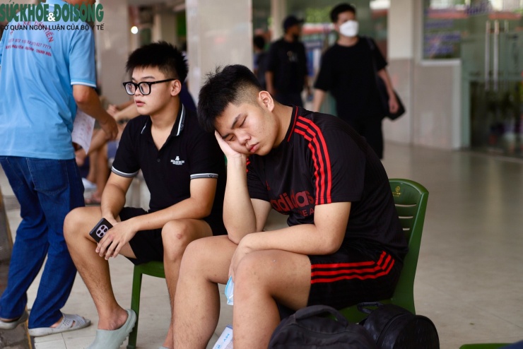 Trước nghỉ lễ 2/9: Các bến xe đông khách, chuyến về miền Trung kín chỗ - 10