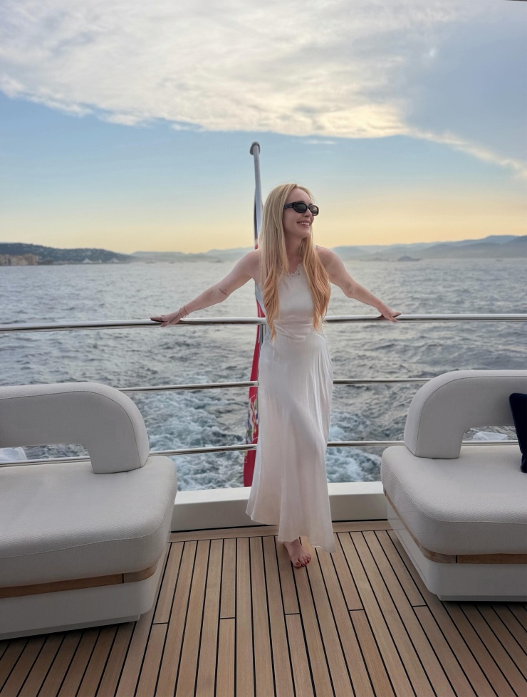 Lindsay Lohan cùng chồng con nghỉ dưỡng trên du thuyền - 2