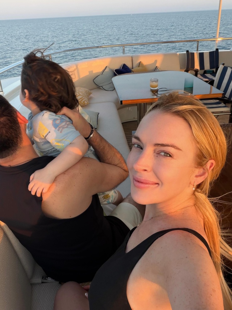 Lindsay Lohan cùng chồng con nghỉ dưỡng trên du thuyền - 3