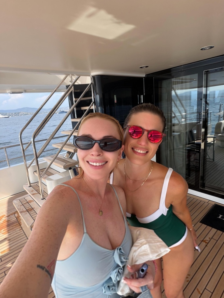 Lindsay Lohan cùng chồng con nghỉ dưỡng trên du thuyền - 9