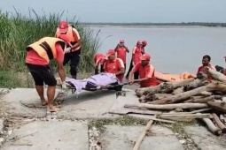 Lũ Nepal cuốn thi thể nạn nhân 150 km sang Ấn Độ