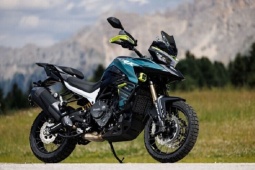 Benelli TRK 902 Xplorer 2026: Động cơ 93 mã lực đủ sức đấu Africa Twin?