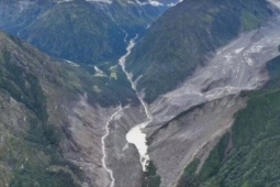 Nepal đối mặt nguy cơ lũ mới sau khi hồ chắn gần biên giới Trung Quốc tràn bờ