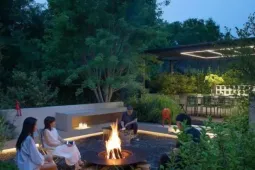 Biệt thự 400m2 ở ngoại ô "chữa lành" với vườn hoa cẩm tú cầu