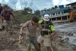 Hơn 100 người mắc kẹt trong đường hầm thủy điện sau lũ quét ở Nepal