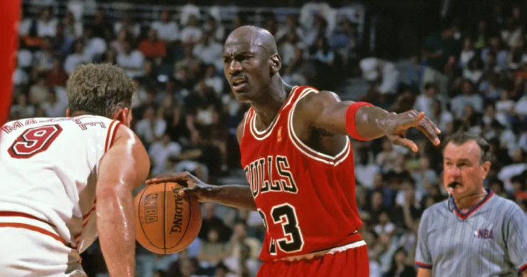 Michael Jordan (số 3) từ “vua truyền hình” thành tâm điểm chỉ trích sau một mùa giải