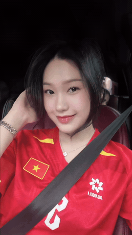Diện mạo trái ngược của 2 nàng WAGs: Doãn Hải My và Chu Thanh Huyền - 3