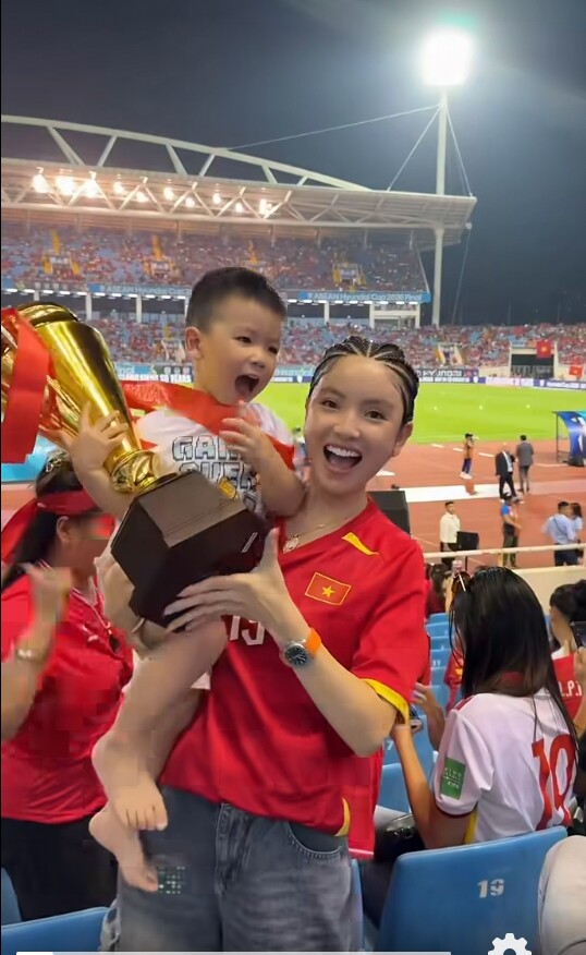 Diện mạo trái ngược của 2 nàng WAGs: Doãn Hải My và Chu Thanh Huyền - 7