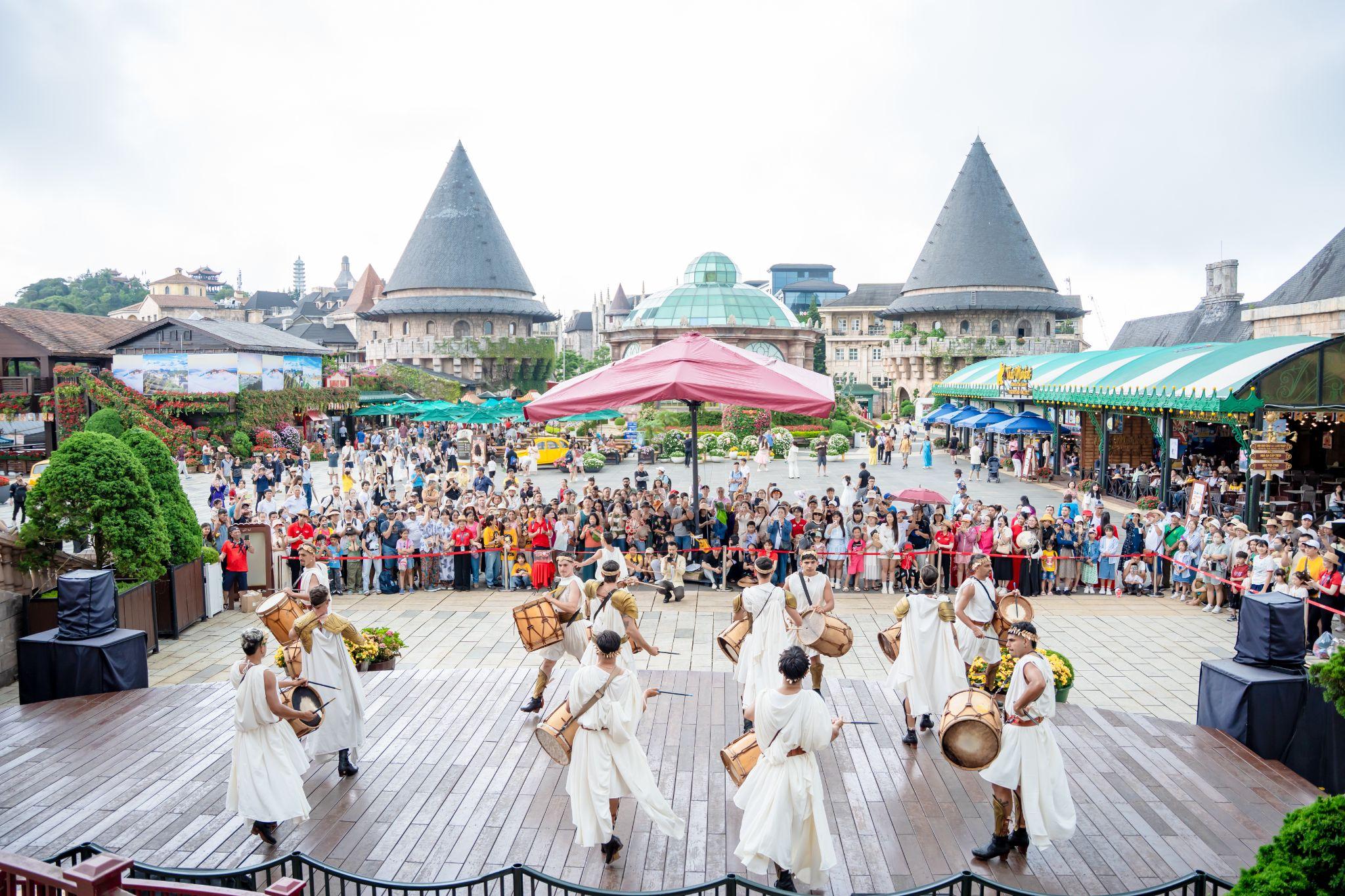 Các minishow mang đến không khí hội hè từng bừng tại Bà Nà