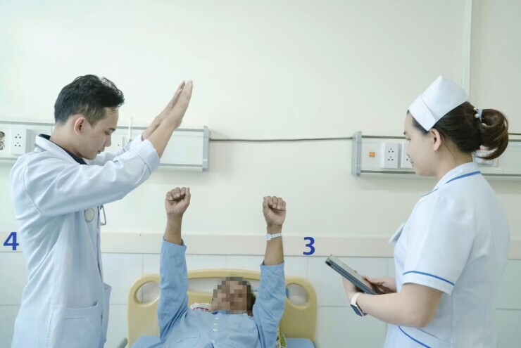 78 phút 'vàng' chạy đua cứu người đàn ông đột quỵ giữa đồng