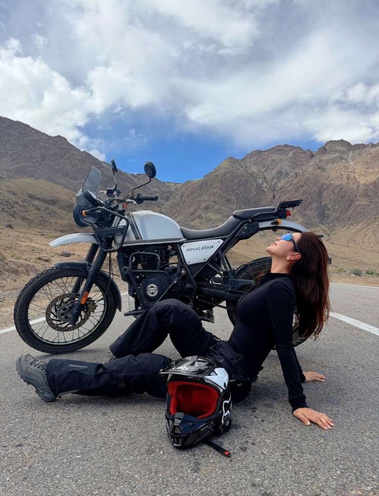 Jennifer Phạm 'phượt' bằng motor ở Ấn Độ - 7