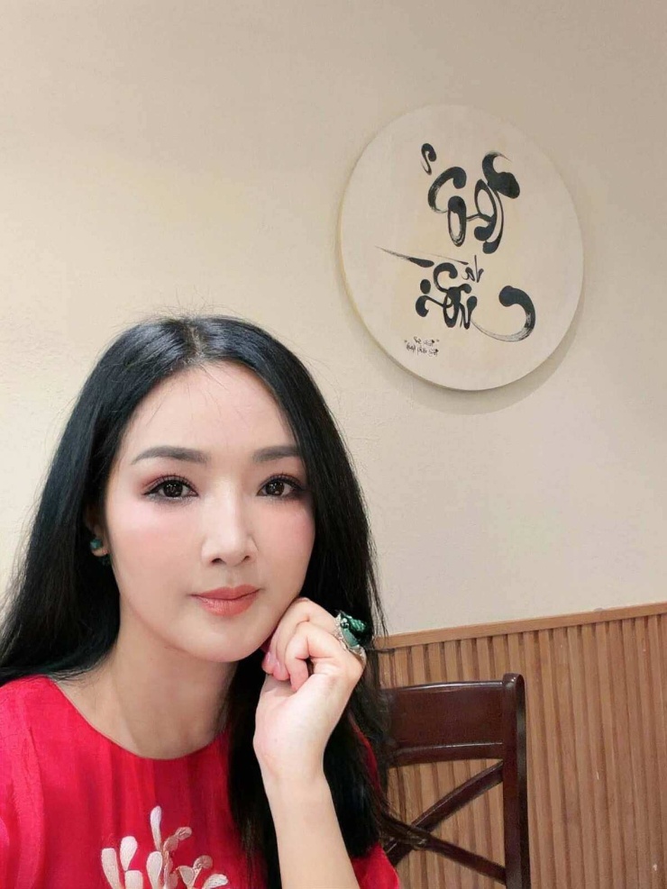 Ảnh sao 29/8: Đỗ Mỹ Linh cảm ơn gia đình dịp 10 năm đăng quang - 4