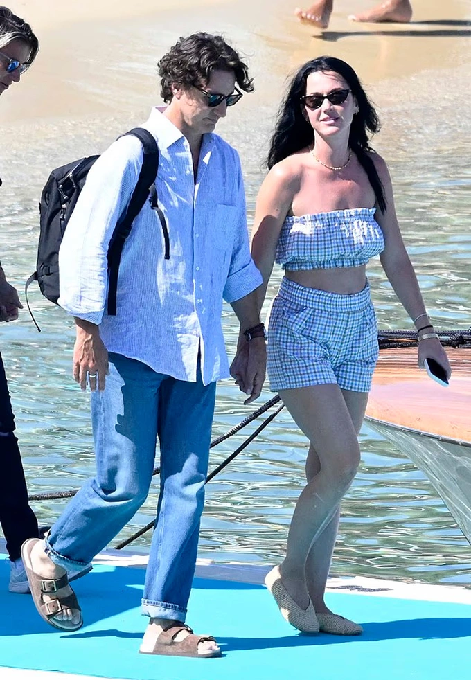 Justin Trudeau và Katy Perry tay trong tay ở Hy Lạp. Ảnh: Backgrid