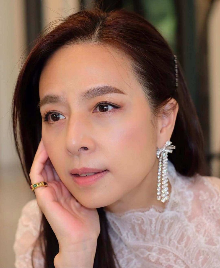 Madam Pang gây sốt với nhan sắc - 1