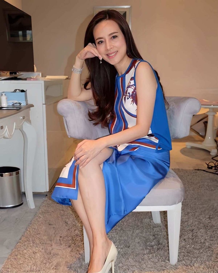 Madam Pang gây sốt với nhan sắc - 3