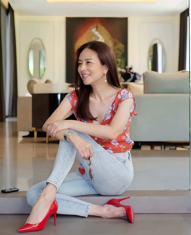 Madam Pang gây sốt với nhan sắc - 5