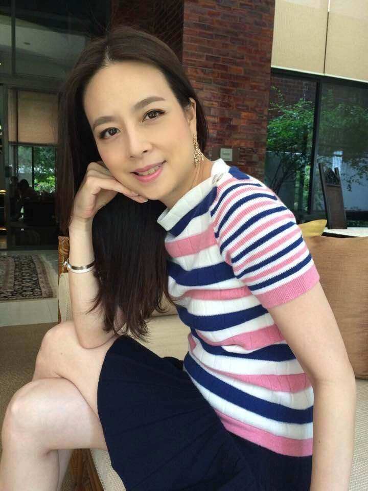Madam Pang gây sốt với nhan sắc - 10