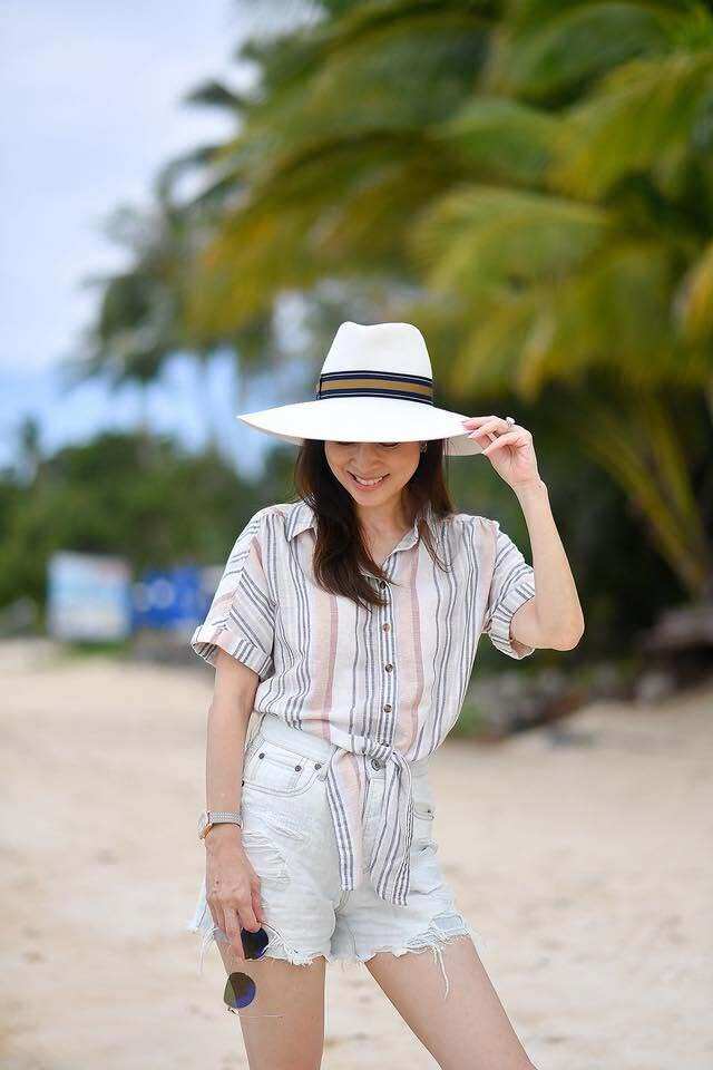 Madam Pang gây sốt với nhan sắc - 12