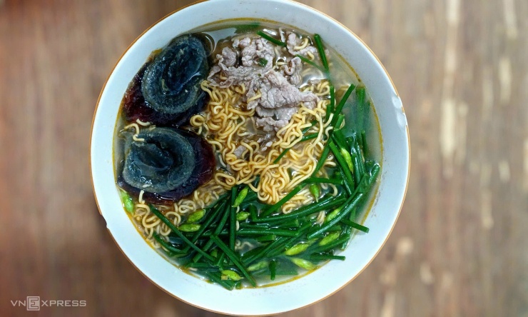 Cứ vài ngày người Việt lại ăn một tô mỳ. Ảnh: Thi Hà