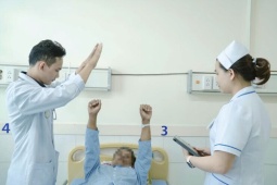 78 phút 'vàng' chạy đua cứu người đàn ông đột quỵ giữa đồng