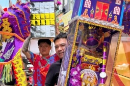 Người dân nườm nượp về đền Bảo Hà cầu tài, cầu lộc