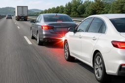 Trên cao tốc, giữ khoảng cách bao nhiêu để không vi phạm và các mức xử phạt
